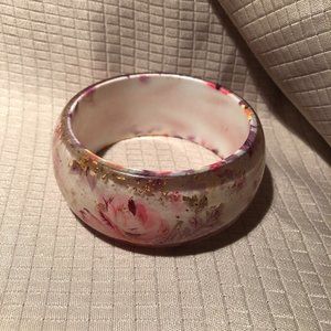 Bracelet flowery motives pink and gold inlays